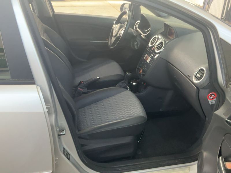 Opel Corsa 1.4 Innovation — zdjęcie 11