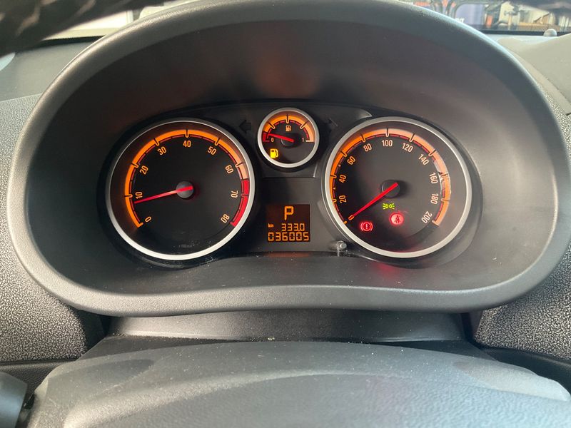 Opel Corsa 1.4 Innovation — zdjęcie 13