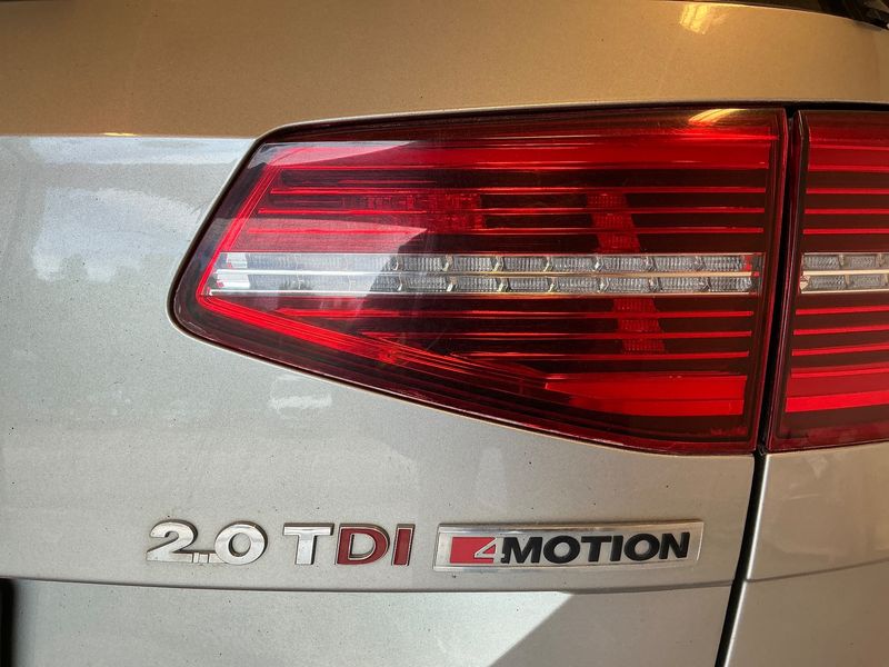 Volkswagen Passat 2.0 TDI Highline 4Motion BlueMotion Tech 2015 – снимка 53