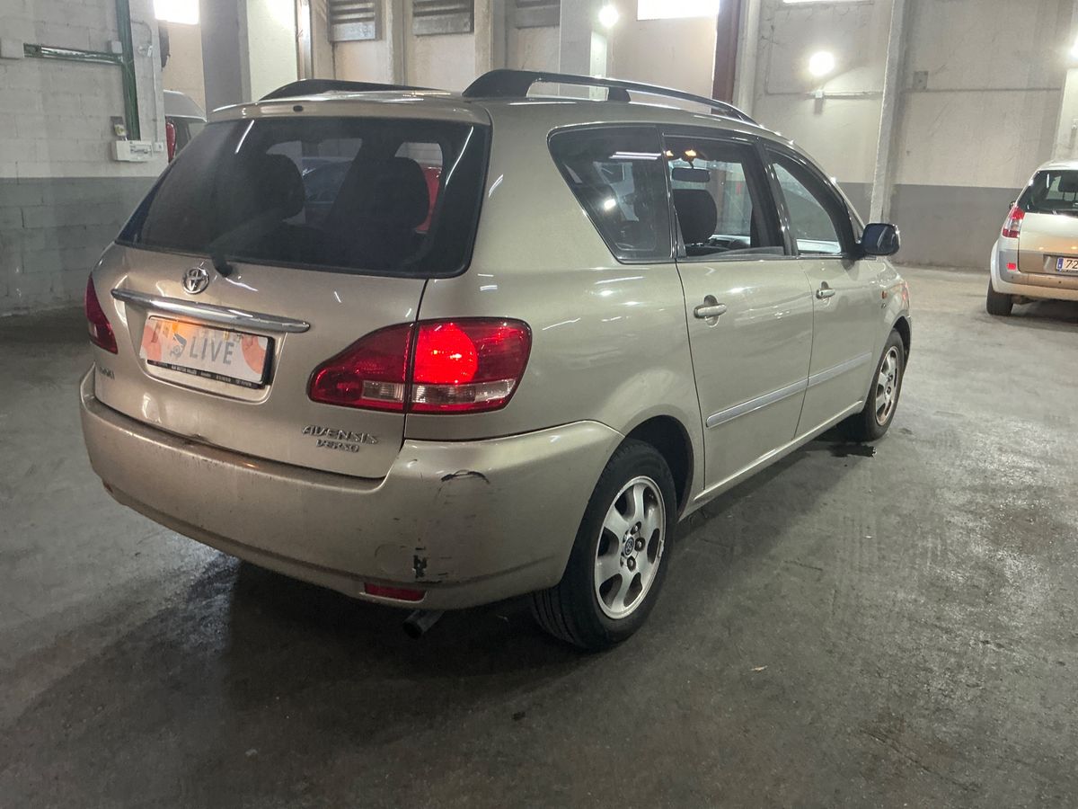 Toyota Avensis Verso 2.0 D-4D Luna