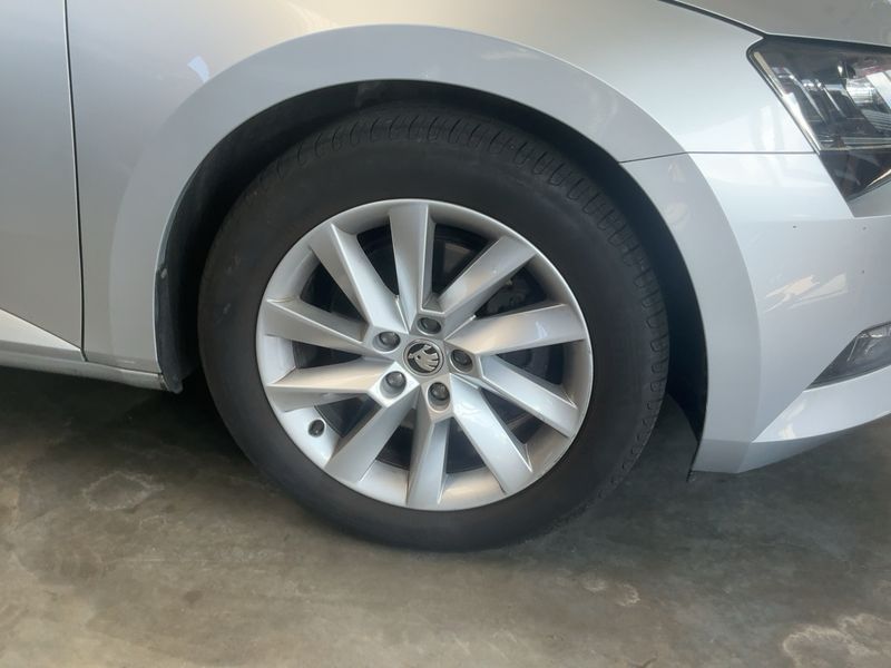 Skoda Superb 2.0 TDI Premium Edition 4x4 2019 – снимка 11