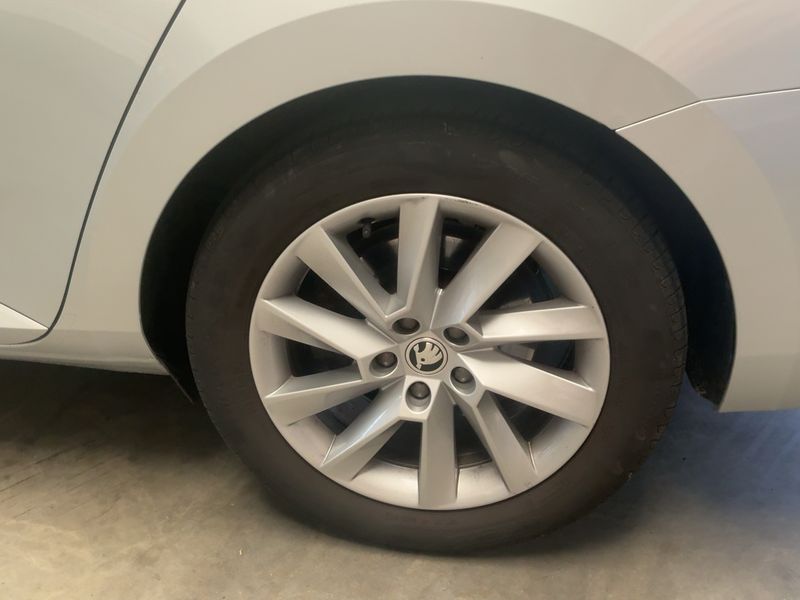 Skoda Superb 2.0 TDI Premium Edition 4x4 2019 – снимка 5