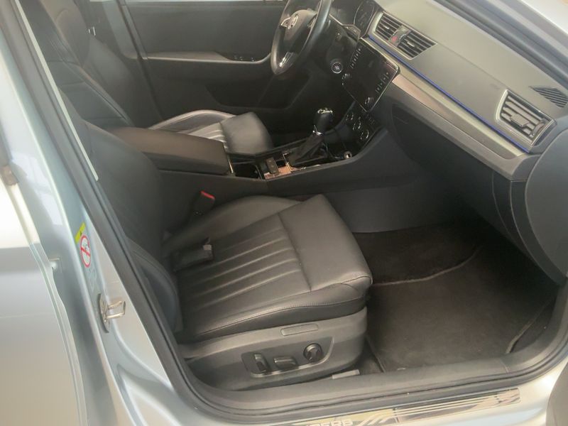 Skoda Superb 2.0 TDI Premium Edition 4x4 2019 – снимка 17