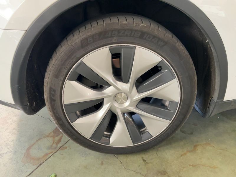 Tesla Model Y Standard Range 2022 – снимка 9
