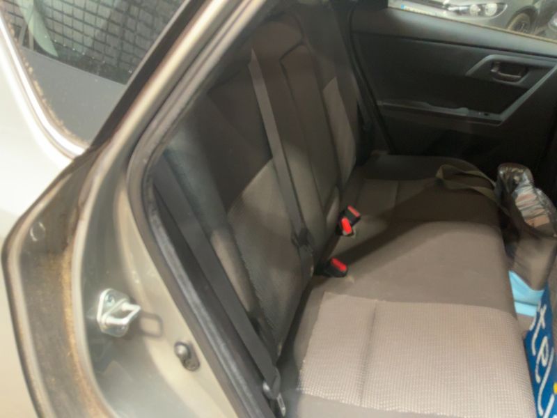Toyota Auris 1.8 Hybrid Dynamic 2013 – снимка 19