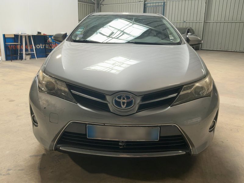 Toyota Auris 1.8 Hybrid Dynamic 2013 – снимка 14