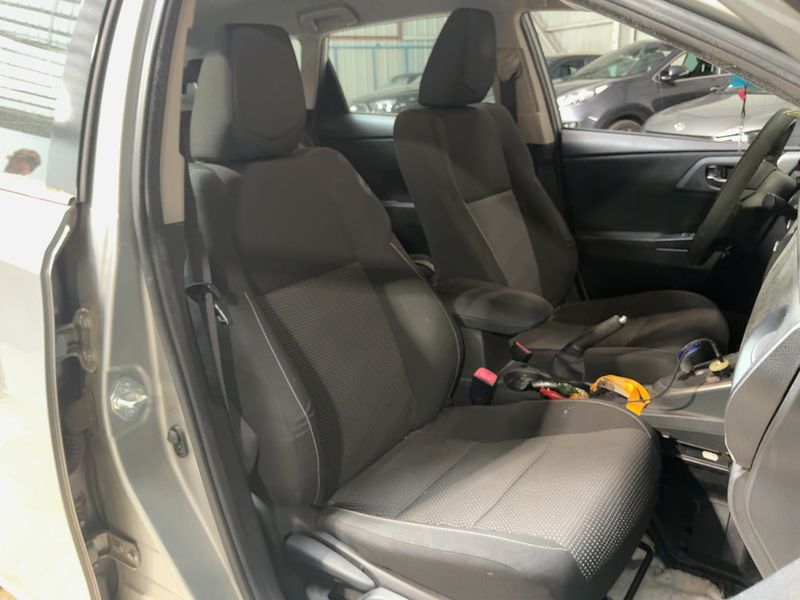 Toyota Auris 1.8 Hybrid Dynamic 2013 – снимка 16