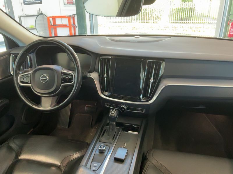 Volvo V60 Cross Country 2.0 D4 AWD — zdjęcie 12