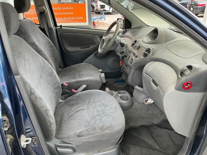 Toyota Yaris 1.0 VVT-i — zdjęcie 3