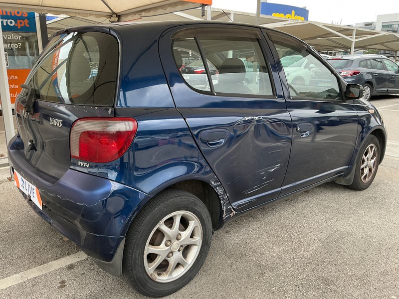 Toyota Yaris 1.0 VVT-i — zdjęcie 2