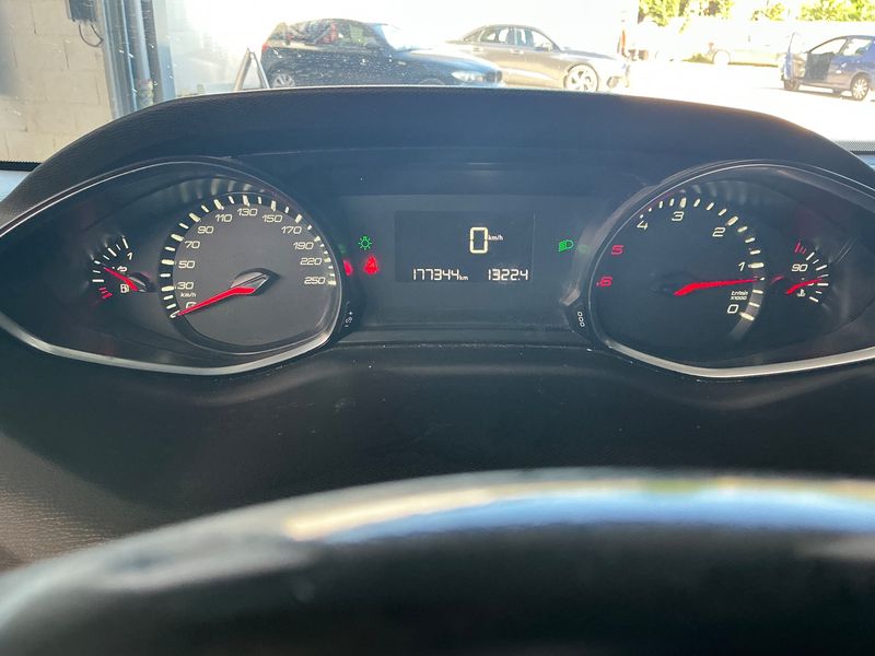 Peugeot 308 1.6 e-HDi Sensation — zdjęcie 13