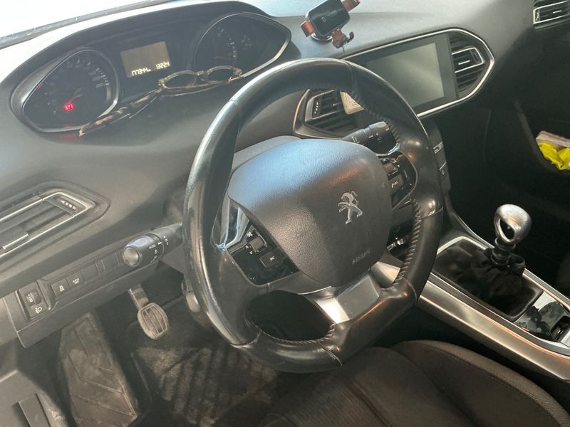 Peugeot 308 1.6 e-HDi Sensation 2014 – снимка 26