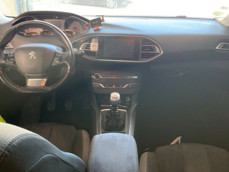 Peugeot 308 1.6 e-HDi Sensation — zdjęcie 12