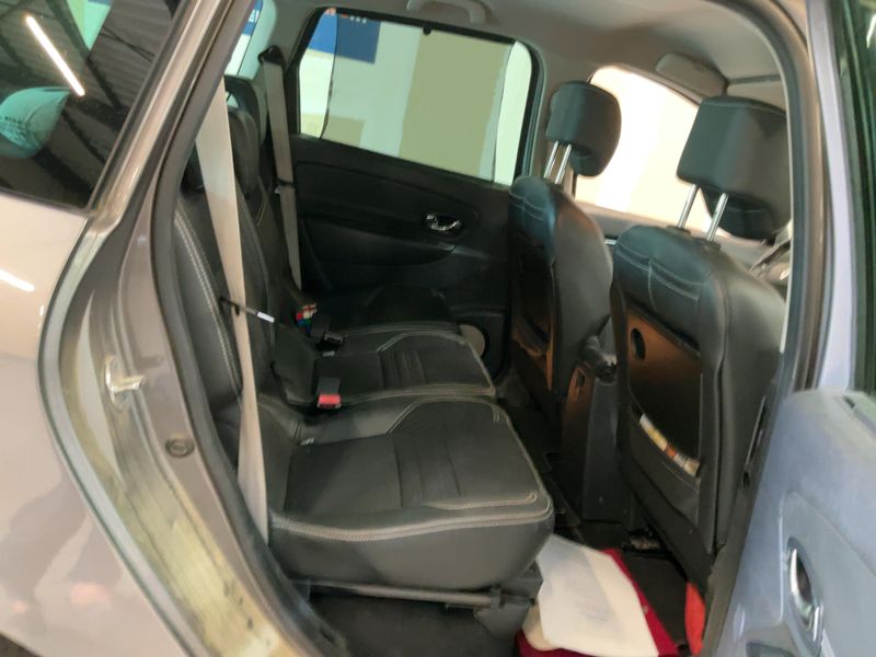 Renault Grand Scenic 1.6 dCi Energy Bose — zdjęcie 14