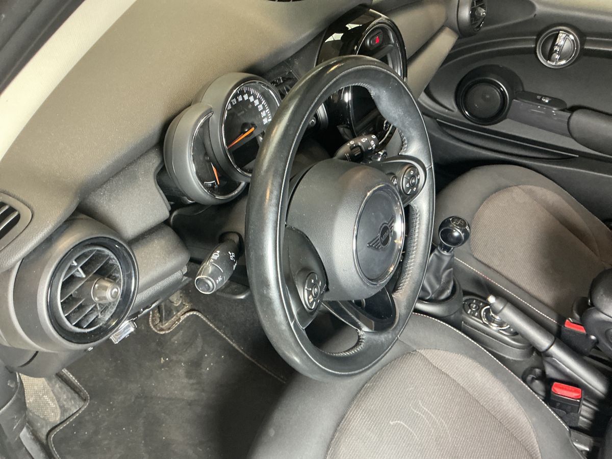 MINI One 2019 — photo 33