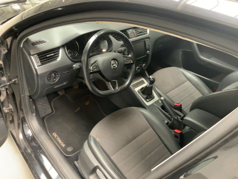 Skoda Octavia 2.0 TDI Style — zdjęcie 11