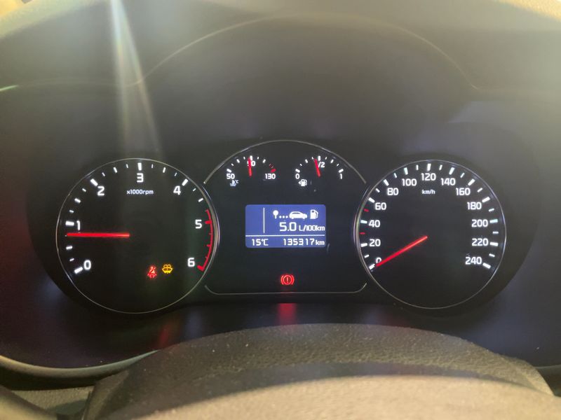 Kia Carens 1.7 CRDi Motion — zdjęcie 13