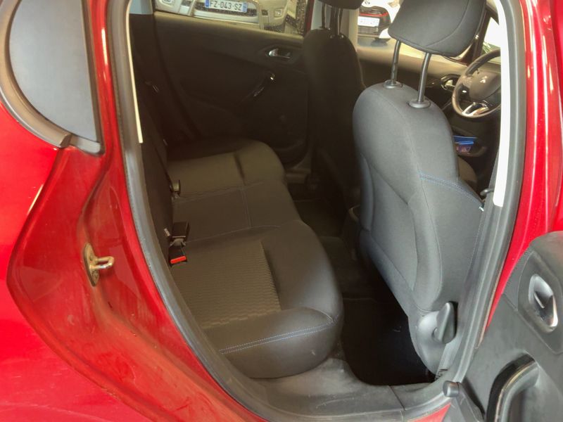 Peugeot 208 1.2 PureTech Signature — zdjęcie 14