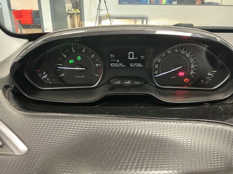 Peugeot 208 1.2 PureTech Signature — zdjęcie 13