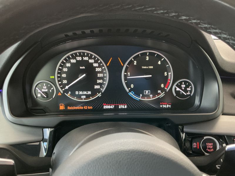BMW X5 xDrive 40d — zdjęcie 12