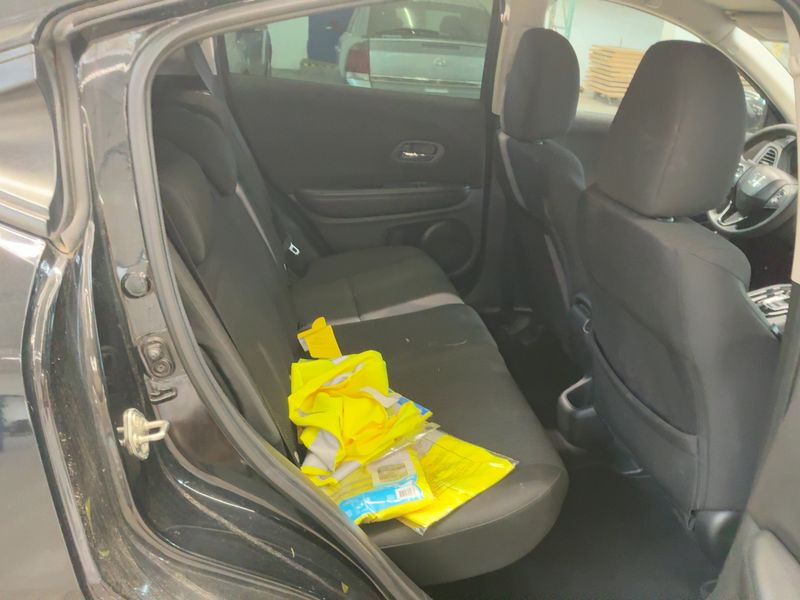 Honda HR-V 1.5 i-VTEC Comfort — zdjęcie 14