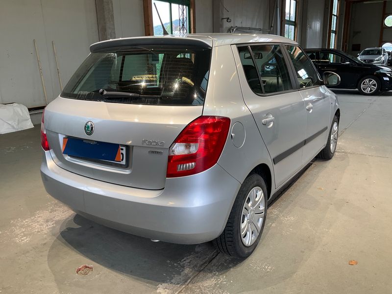 Skoda Fabia 1.2 Ambition — zdjęcie 2