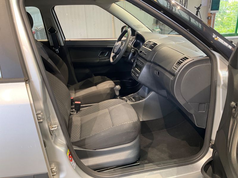 Skoda Fabia 1.2 Ambition — zdjęcie 3