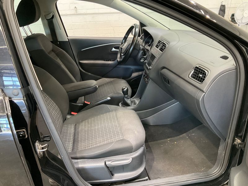 Volkswagen Polo 1.2 TSI Comfortline BlueMotion Tech 2015 – снимка 17
