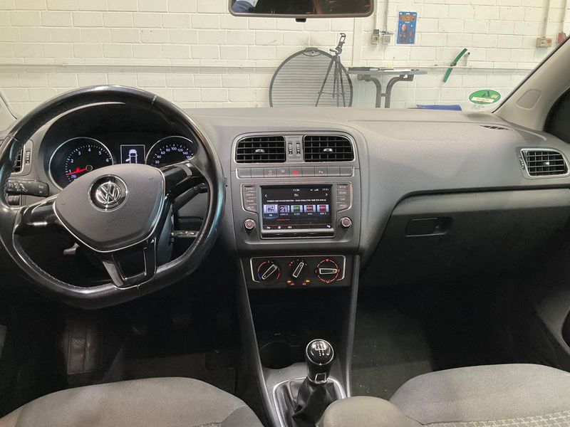 Volkswagen Polo 1.2 TSI Comfortline BlueMotion Tech 2015 – снимка 18