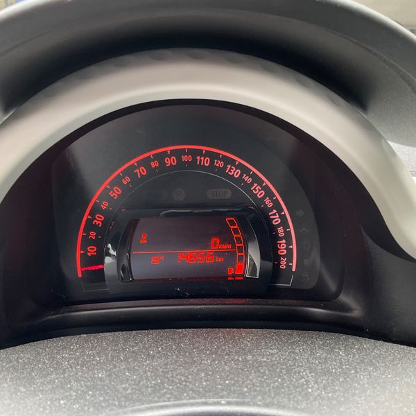 Renault Twingo 1.0 SCe Zen — zdjęcie 13
