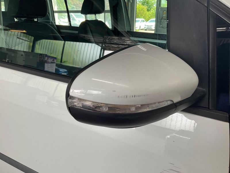 Volkswagen Touran 1.6 TDI Trendline 2014 – снимка 28