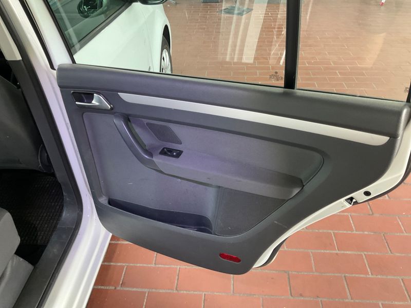 Volkswagen Touran 1.6 TDI Trendline 2014 – снимка 35