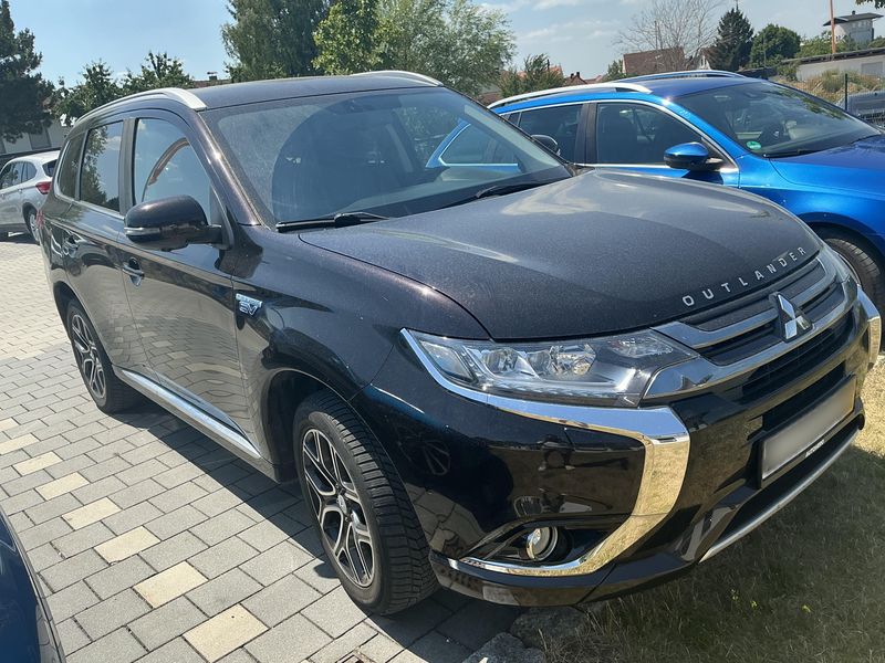 Mitsubishi Outlander 2.0 PHEV PHEV Plus 4WD — zdjęcie 8