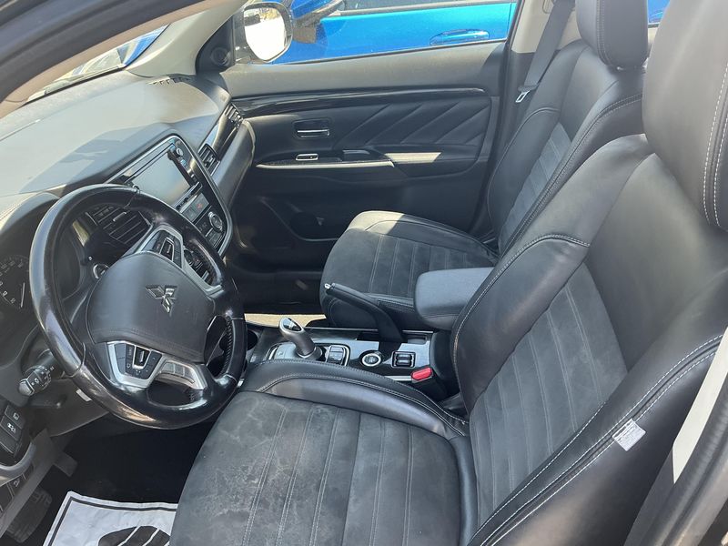Mitsubishi Outlander 2.0 PHEV PHEV Plus 4WD — zdjęcie 11