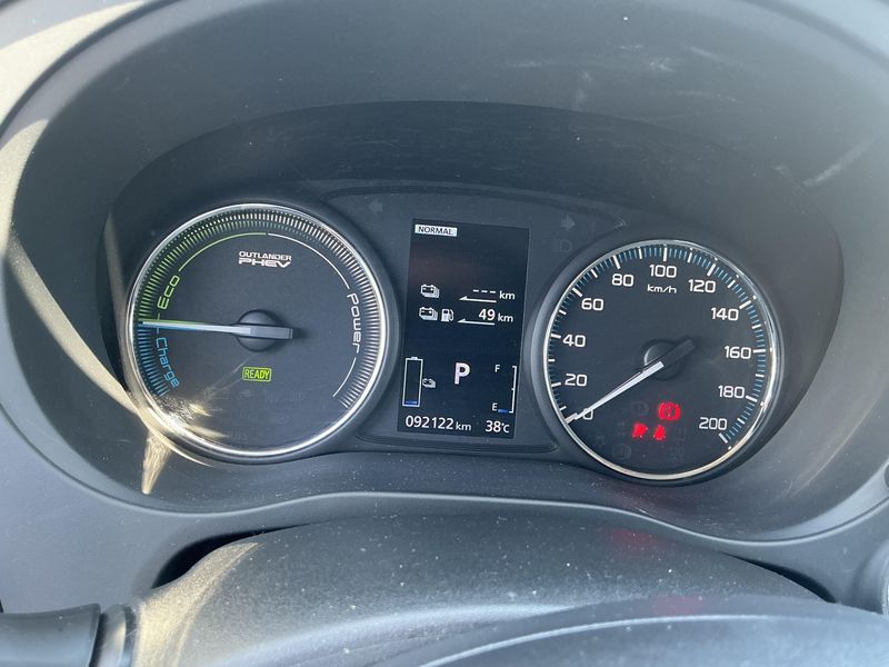 Mitsubishi Outlander 2.0 PHEV PHEV Plus 4WD — zdjęcie 13