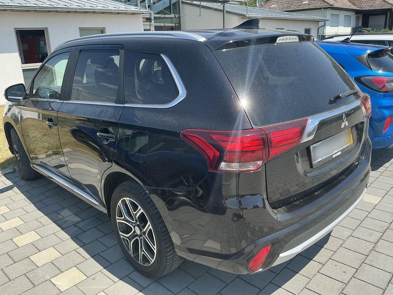 Mitsubishi Outlander 2.0 PHEV PHEV Plus 4WD — zdjęcie 3