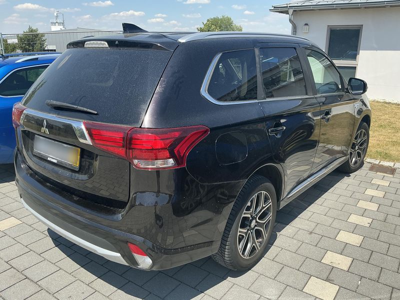 Mitsubishi Outlander 2.0 PHEV PHEV Plus 4WD — zdjęcie 6