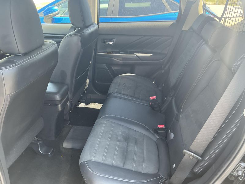 Mitsubishi Outlander 2.0 PHEV PHEV Plus 4WD — zdjęcie 14