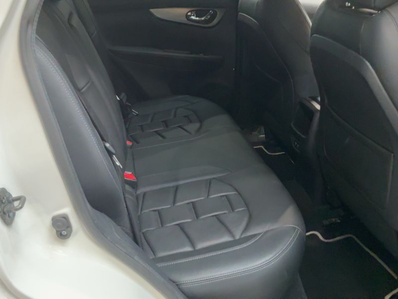 Nissan Qashqai 1.3 DIG-T Tekna — zdjęcie 14