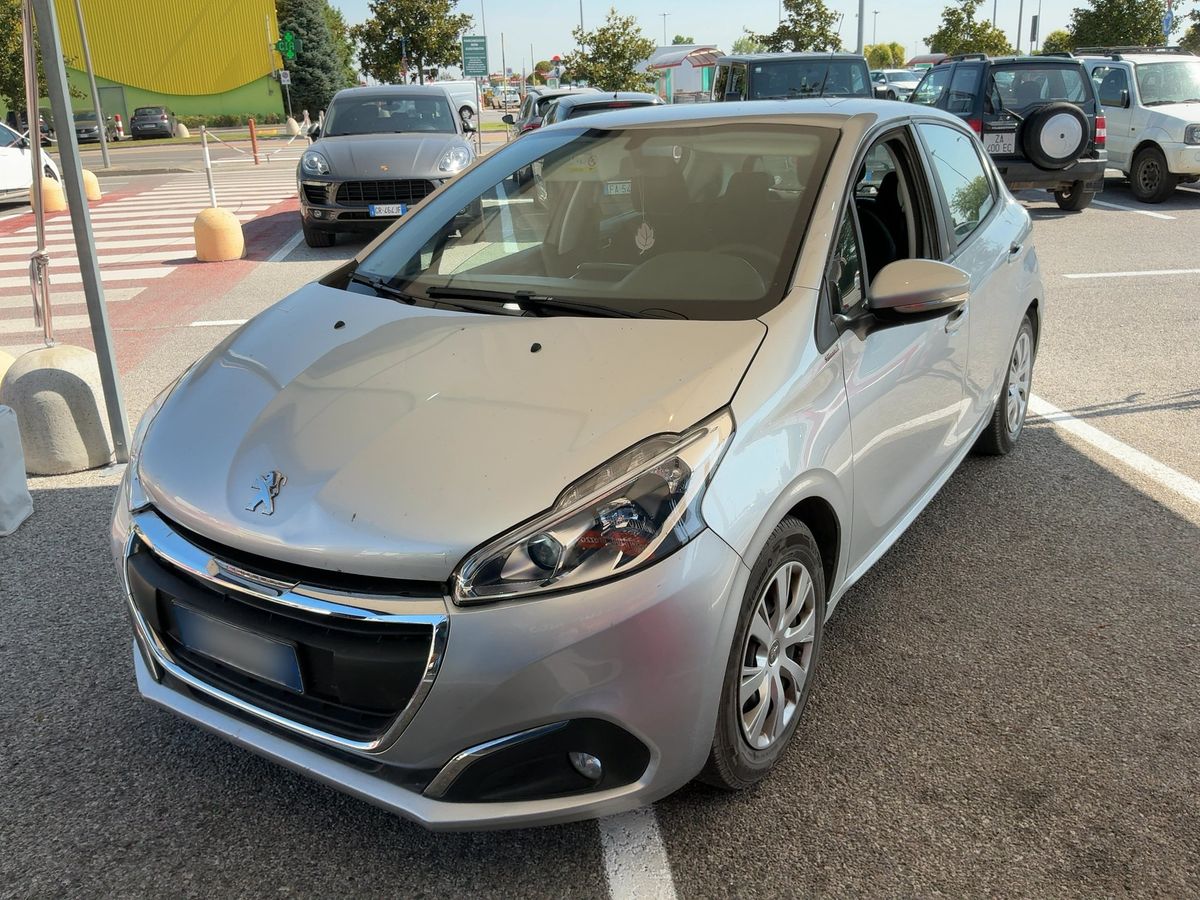 Peugeot 208 2018 — photo 1