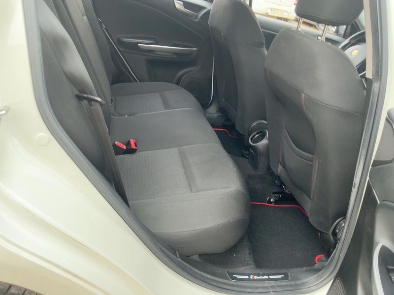Alfa Romeo Giulietta 1.6 JTDM Progression — zdjęcie 14