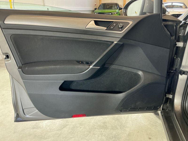Volkswagen Golf VII 1.6 TDI Comfortline BlueMotion Tech 2015 – снимка 34