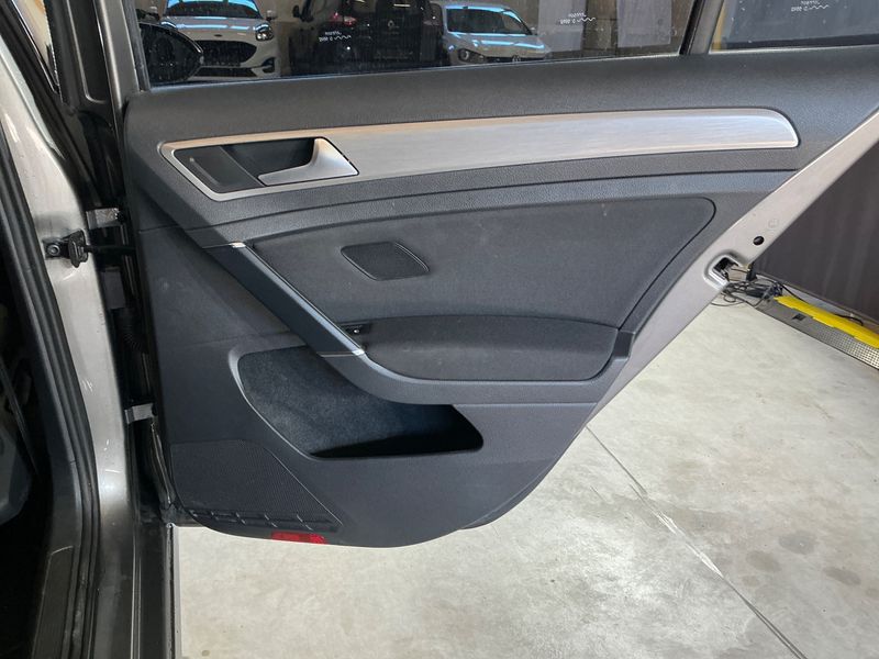 Volkswagen Golf VII 1.6 TDI Comfortline BlueMotion Tech 2015 – снимка 32