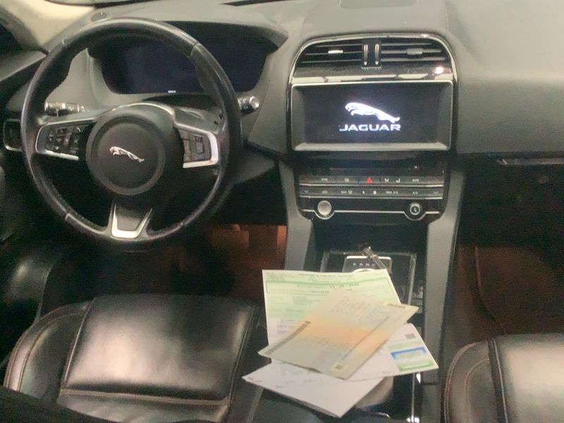 Jaguar F-Pace 20d Prestige AWD — zdjęcie 12