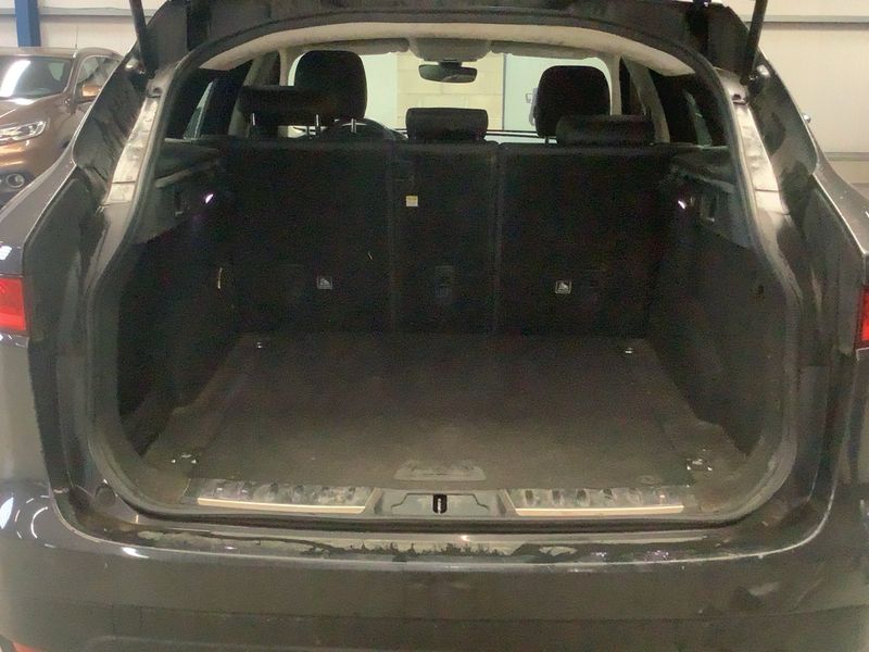 Jaguar F-Pace 20d Prestige AWD — zdjęcie 10