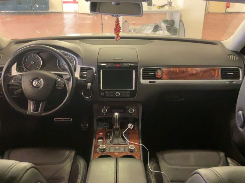Volkswagen Touareg 3.0 V6 TSI Plug-in Hybrid — zdjęcie 12