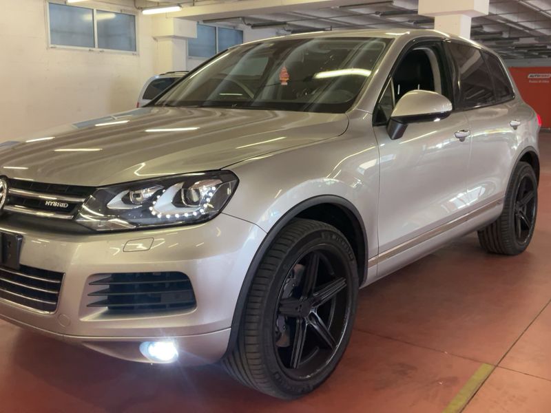 Volkswagen Touareg 3.0 V6 TSI Plug-in Hybrid — zdjęcie 2