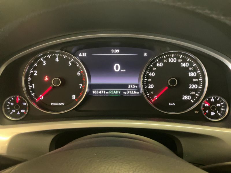 Volkswagen Touareg 3.0 V6 TSI Plug-in Hybrid — zdjęcie 13