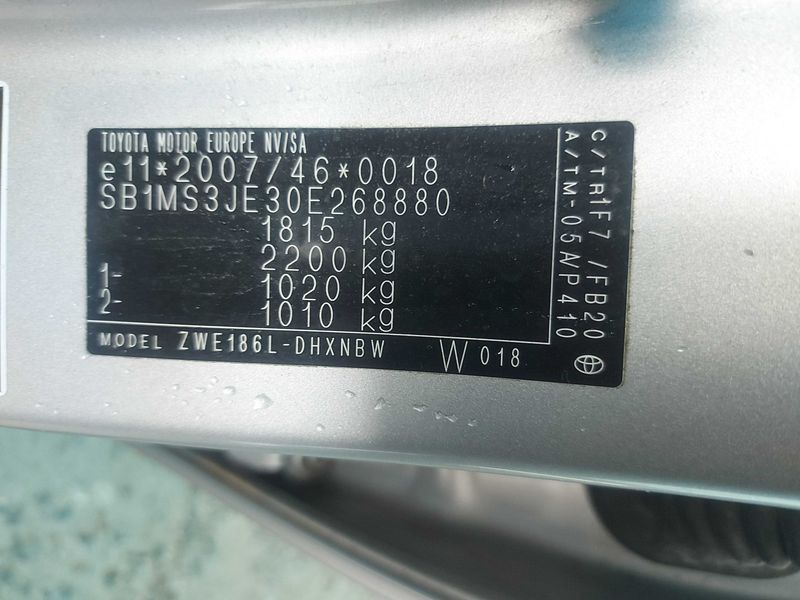Toyota Auris 1.8 Hybrid Design Edition — zdjęcie 16