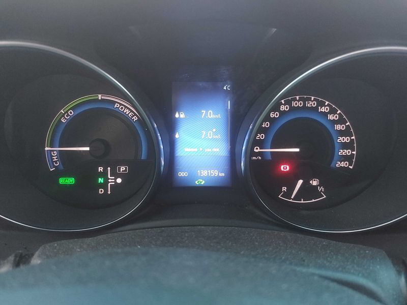 Toyota Auris 1.8 Hybrid Design Edition — zdjęcie 12